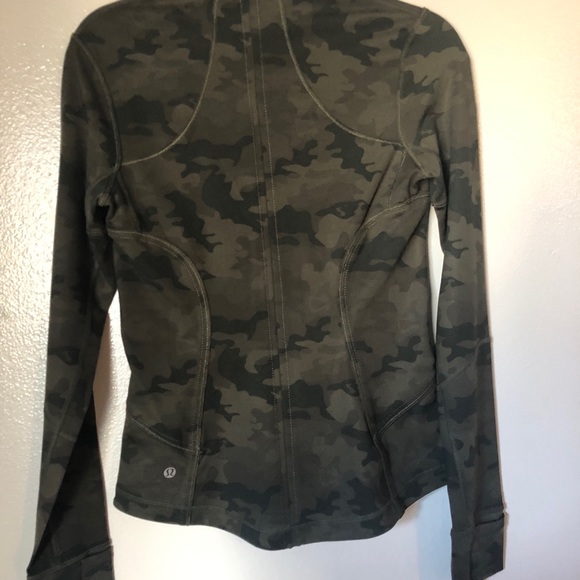 Lululemon camo former jacket 6 - Picture 5 of 5